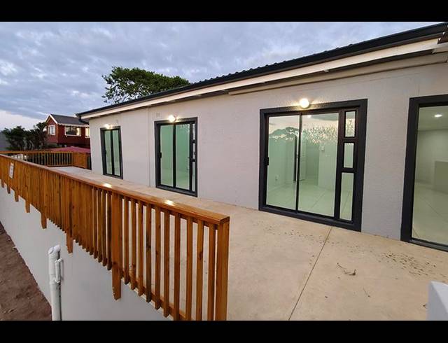 5 BEDROOM HOUSE FOR SALE IN FRAAIUITSIG